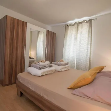Bonic - Two Bedroom Lejlighed *