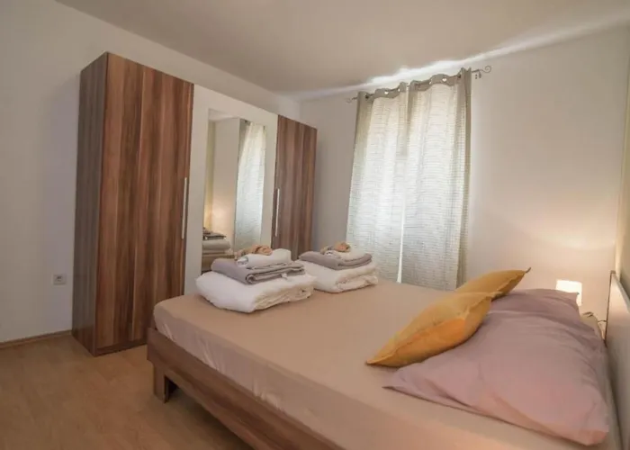Bonic - Two Bedroom Apartment *